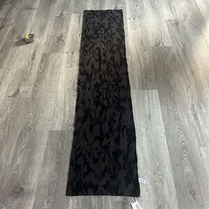 LULULEMON scarf, NWT.